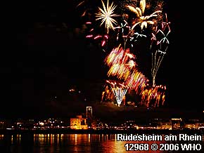 Feuerwerk bei R�desheim am Rhein, 12968 � 2006 WHO - Bilder Fotos