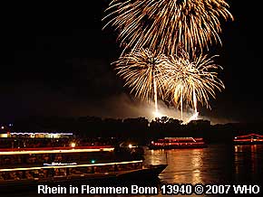 Rhein in Flammen Bonn, Abschlu�feuerwerk von der Rheinaue, 13940 � 2007 WHO